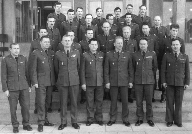 Absolwenci WKDO-80 i wykładowcy CSS WR