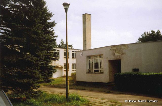 Wejcie do stowki i kuchni oraz kantyny w 46. dr OP. Wejcie do stowki i kuchni oraz kantyny w 46. dr OP.