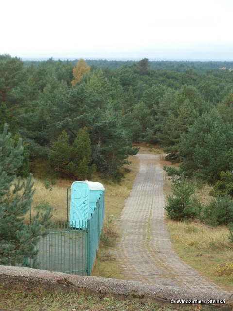 Fragment drogi dojazdowej do schronu SNR i SD. Fragment drogi dojazdowej do schronu SNR i SD.