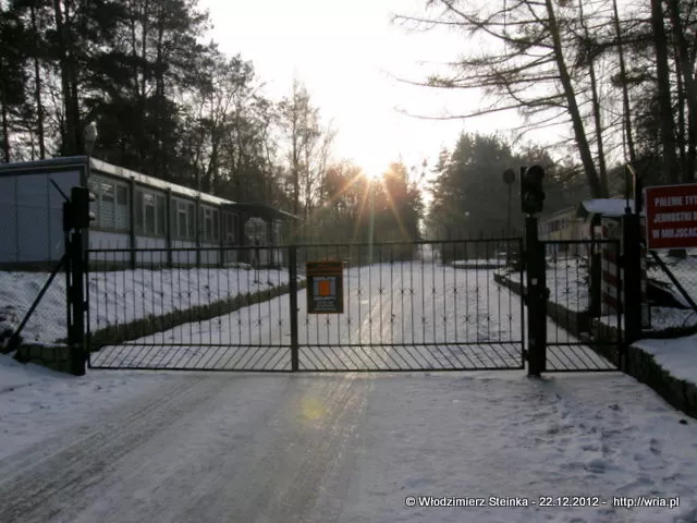 Brama wjazdowa do byłego 25. dr OP m. Dąbrówka. Brama wjazdowa do byłego 25. dr OP m. Dąbrówka.