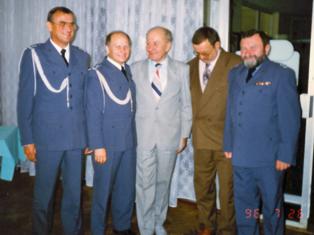 Czas do rezerwy... Ostatnie pamiątkowe zdjęcie w Sali Tradycji 26. BR OP.