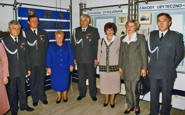 Czas do rezerwy... Ostatnie pamiątkowe zdjęcie w Sali Tradycji 26. BR OP.
