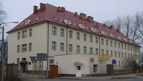 Były koszarowiec, obecnie budynek mieszkalny.