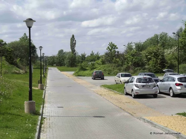 Parking, dawniej stanowiska elaboracji rakiet. Parking, dawniej stanowiska elaboracji rakiet.