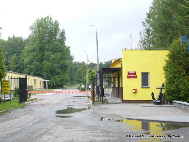 Wjazd do byłego 65. dr OP m. Rozewie (JW 4646).