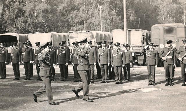 Przegląd wojsk podczas uroczytego apelu z okazji Dnia Wojska Polskiego w 12. dr OP m. Olszowa. Przegląd wojsk podczas uroczytego apelu z okazji Dnia Wojska Polskiego w 12. dr OP m. Olszowa.