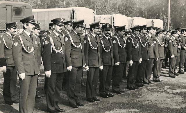 Kadra 12. dr OP m. Olszowa w trakcie trwania uroczystego apelu w Dniu Wojska Polskiego. Kadra 12. dr OP m. Olszowa w trakcie trwania uroczystego apelu w Dniu Wojska Polskiego.