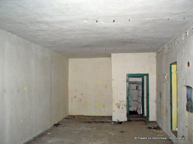 Sala odpoczynku zmiany dyżurnej w schronie stacji naprowadzania rakiet 28. dr OP. Sala odpoczynku zmiany dyżurnej w schronie stacji naprowadzania rakiet 28. dr OP.