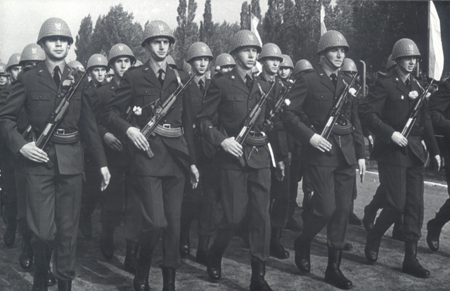 Promocja na pierwszy stopień oficerski w WAT, rok 1971. Promocja na pierwszy stopień oficerski w WAT, rok 1971.