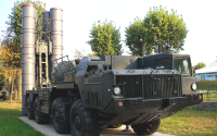 Wyrzutnia PZR S–300PS. Foto George Chernilevsky – Wikimedia Commons.