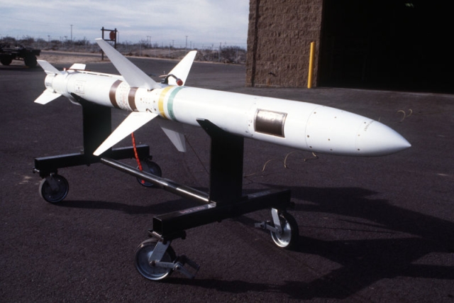 AGM-45 Shrike podczas prób.