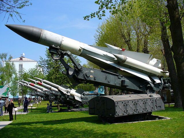 Wyrzutnia rakiet 5P72W.