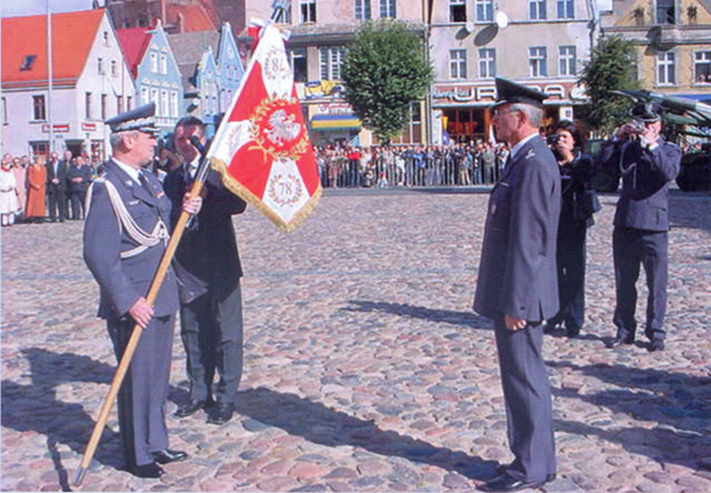 Wręczenie sztandaru dla 78. pr OP - Trzebiatów. Wręczenie sztandaru dla 78. pr OP - Trzebiatów.