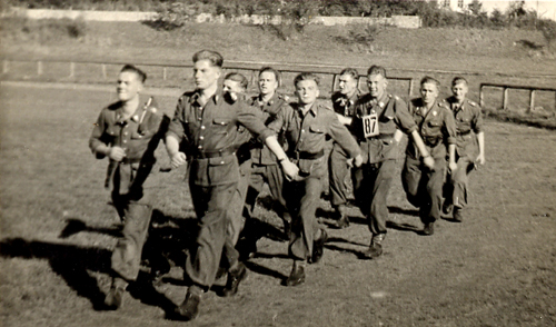 Reprezentacja 1 baterii podchorążych - Koszalin 1949r.