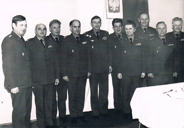 Rok 1980, po uruchomieniu systemu zautomatyzowanego dowodzenia WEKTOR-2WE. Rok 1980, po uruchomieniu systemu zautomatyzowanego dowodzenia WEKTOR-2WE.